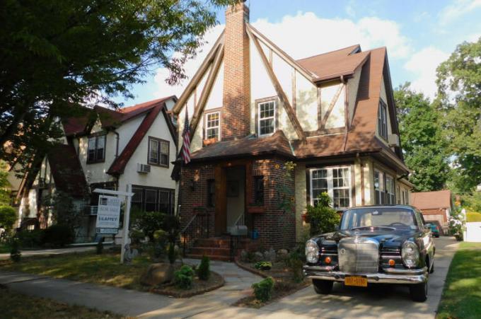 Het huis waar D. Trump bracht zijn jeugd. Volgens sommige bronnen, is op dit moment te koop voor 75 miljoen. $. (Bron: Yandex-foto's)