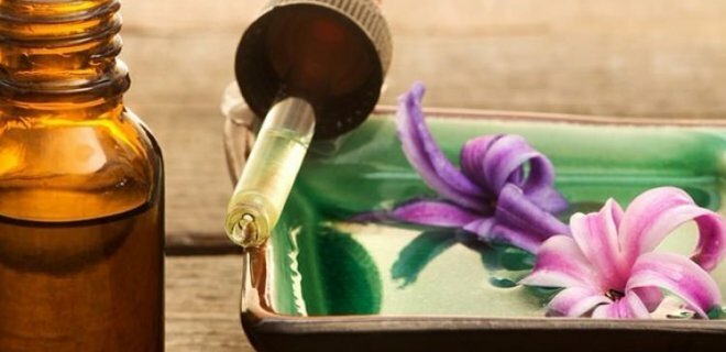 Natuurlijke etherische olie Hyacint ontmoeten zelden. Het is zeldzaam en duur. Nog steeds! Aan 100 g product behoefte 500 kg van de grondstof te produceren - bladeren, bloemen en stengels van planten van de lente. Foto: d.neoldu.com