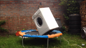 Wat gebeurt er als de wasmachine als springen op een trampoline?