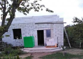 Aangezien de twee heroïsche "novokubantsa" zijn "droomhuis" te bouwen (fronton en boiler)