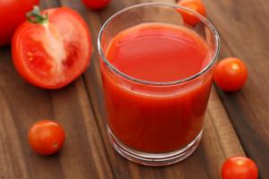 Tomatensap voor de winter zonder te koken, het houdt goed, en voor een lange tijd niet verslechtert