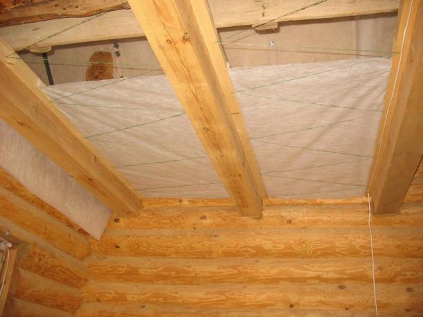 Thermische isolatie van vloeren in het houten huis