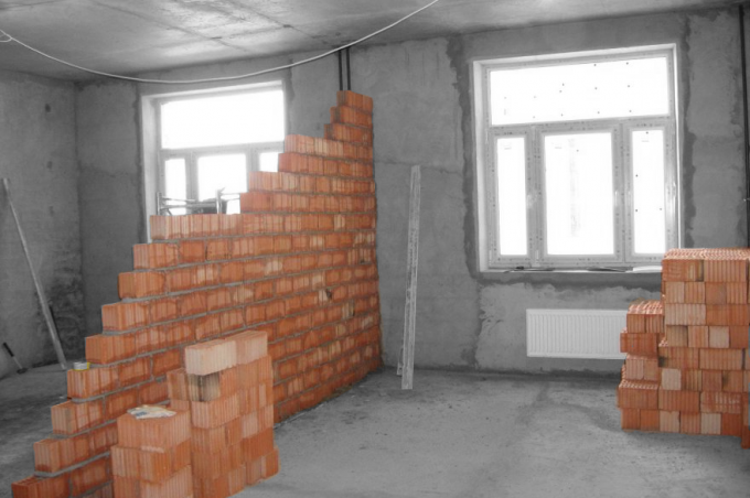 Installatie van bakstenen muren. Foto service met Yandex foto's.