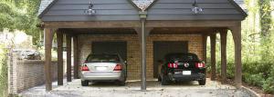 De auto in het land: een garage, carport of parkeerplaats?