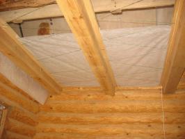 Thermische isolatie van vloeren in steen en houten huizen