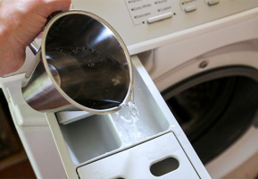 Waarom zou je een kopje koffie, ijs en spoelen in de wasmachine?