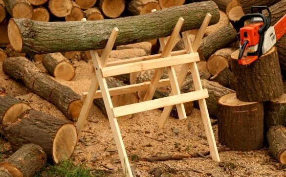 Standaard houten kist voor brandhout.