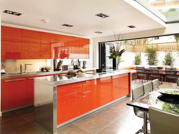 Keuken in oranje tinten. Foto bron: happymodern.ru