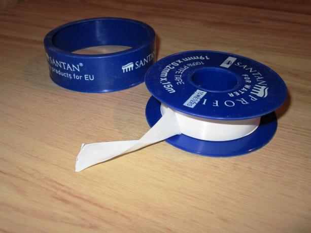 FUM tape (PTFE afdichtmateriaal) of Teflon.