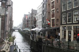 Waarom Amsterdam curves thuis: het blijkt, zodat ze werden gedwongen om te bouwen