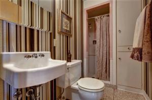 Unbanal en veilig! Vliesbehang voor de muren van uw badkamer. 6 brilliant oplossingen