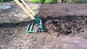 Instrumenten voor de huisjes, de tuin: het draaien van een schop, cultivator, planter