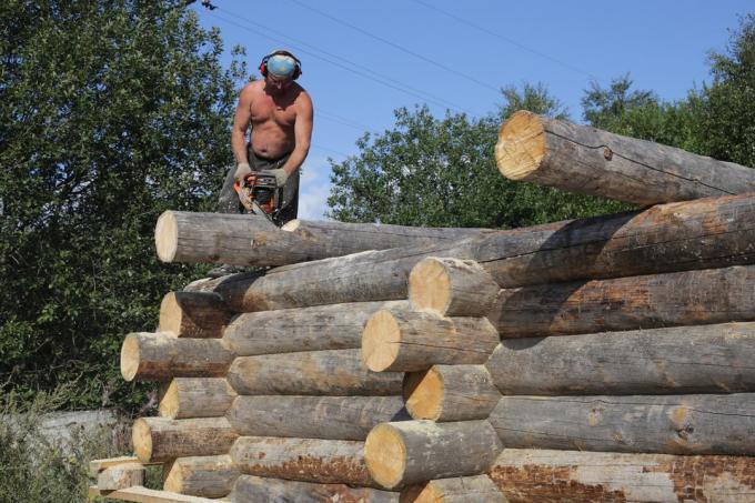Werken tijd op de plaats van productie in Petrozavodsk. Het assembleren log bad 86 m3.