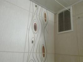 Er zijn drie opties om de ventilatie te verbeteren in de badkamer