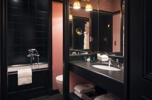 Top 6 van goedkope ideeën die u kunnen helpen transformeren een oude badkamer onherkenbaar