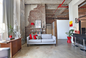 Het interieur in de stijl van een loft