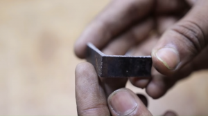 Hoe gemakkelijk aan een spijker te trekken, klauw automatische schroevendraaier uit zijn eigen handen - een overzicht